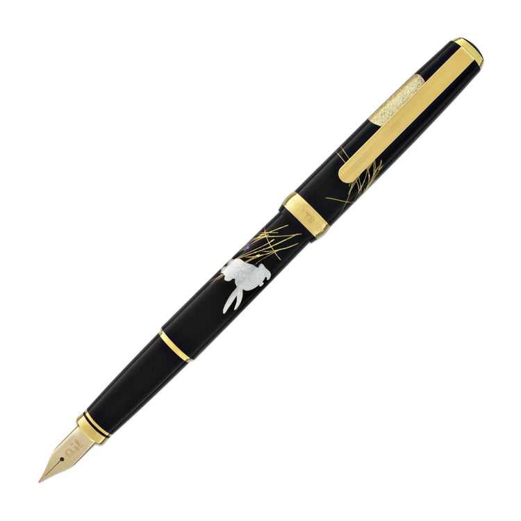 Platinum Classic Maki-e Fountain Pen with Moon and Rabbit Design - 18K Gold Fountain Pen