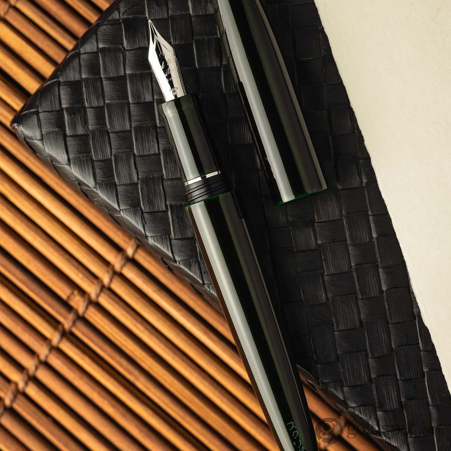 Scribo Piuma Fountain Pen in Hane Kuro 18K Gold Nib Fountain Pen