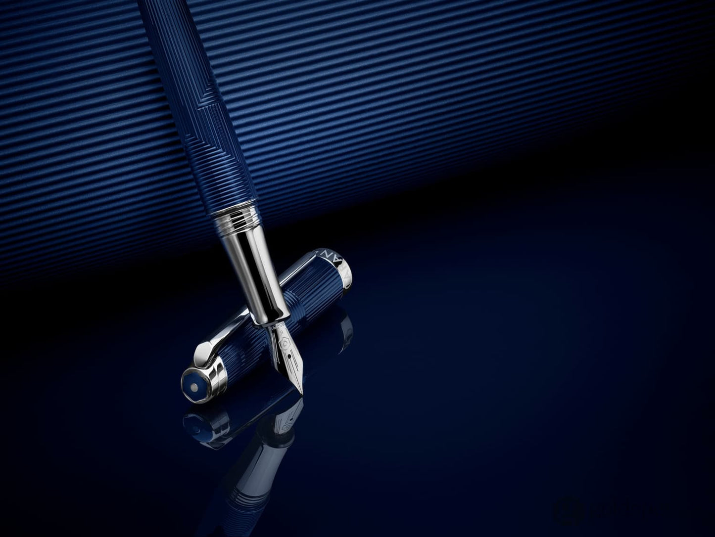 Caran d’Ache Léman Fountain Pen in Bleu Marin - 18K Gold Fountain Pen