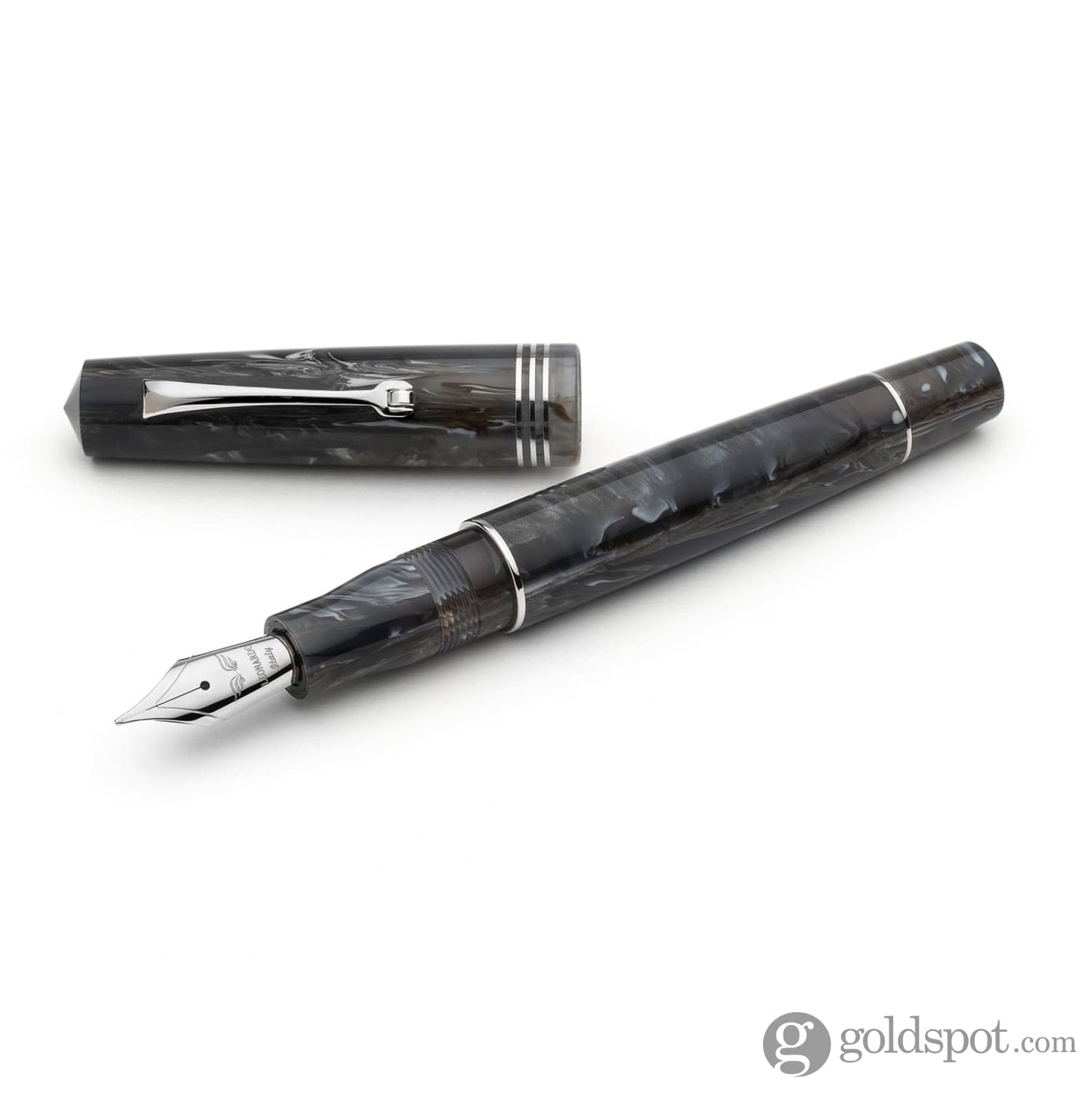 Leonardo Momento Zero Fountain Pen in Horn 2021 Medium / Silver Fountain Pen