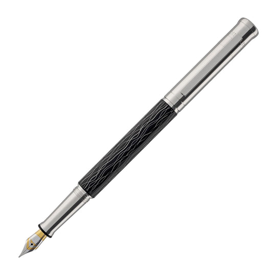 Otto Hutt Design 04 Fountain Pen in Wave Black