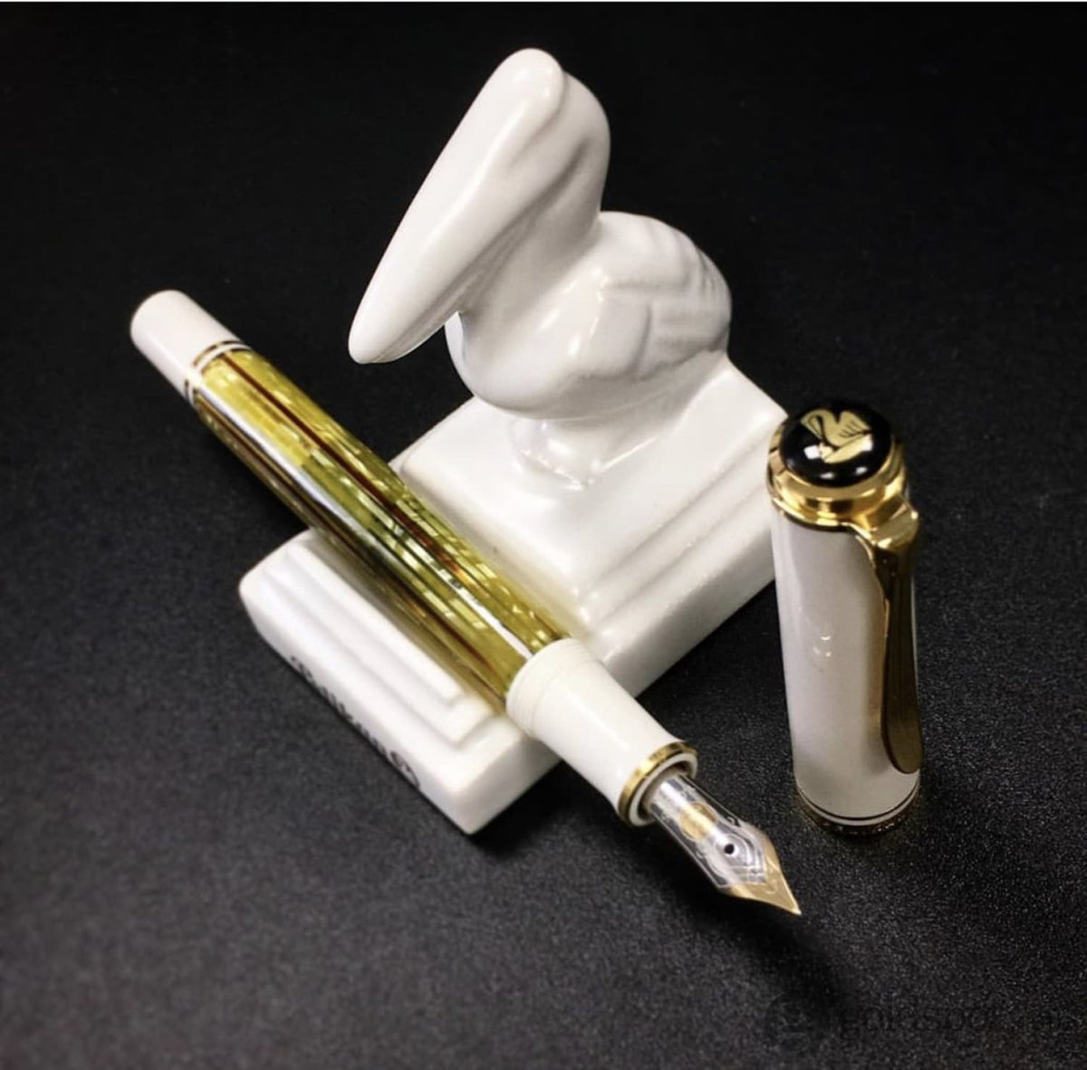 Pelikan Vintage White Pen Stand - Small - Goldspot Pens