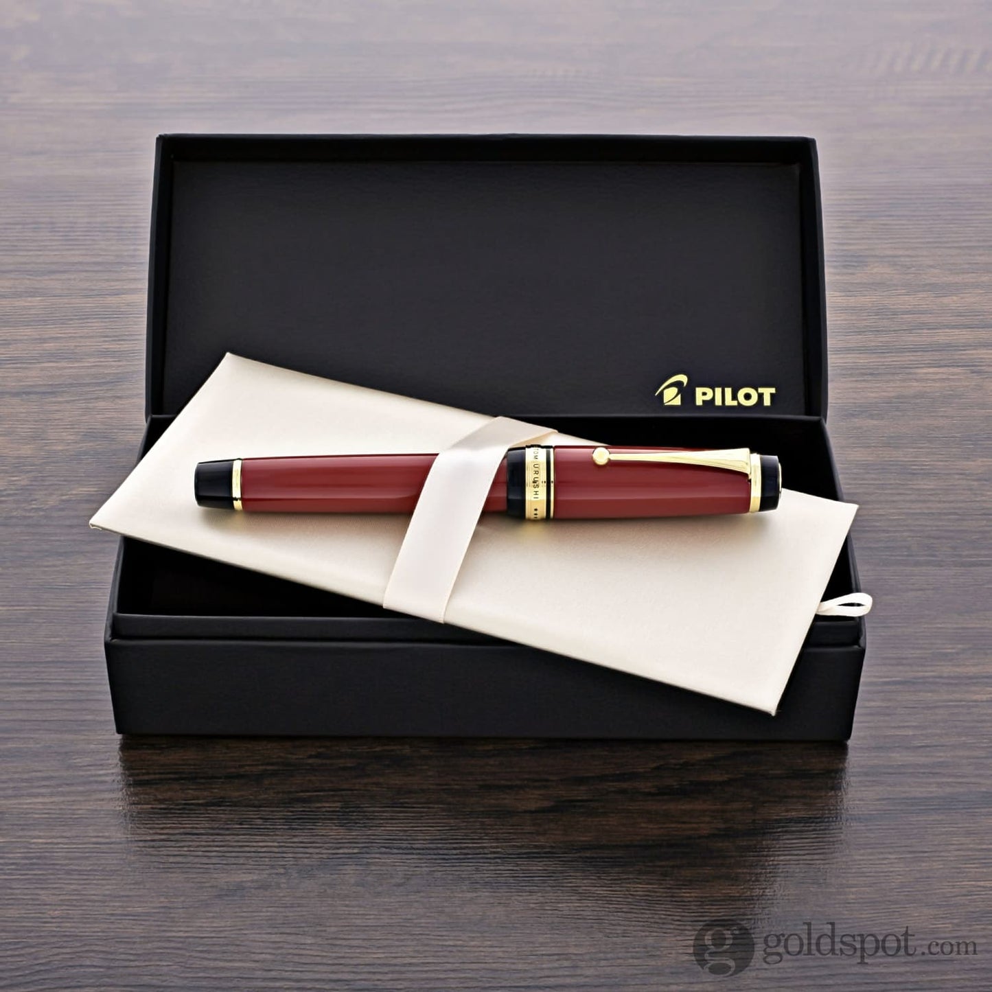 Pilot Custom Urushi Fountain Pen in Vermillion Red Barrel - 18K Gold Fountain Pen
