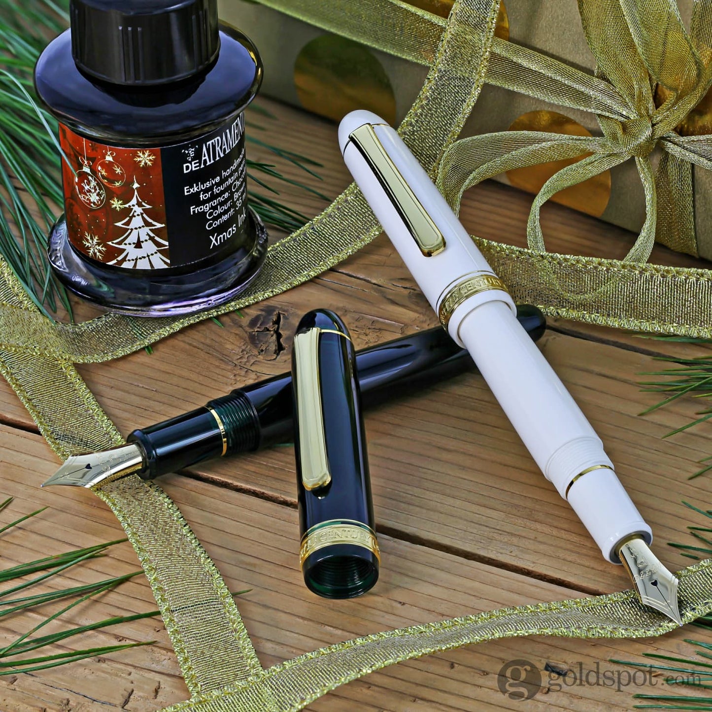 Platinum 3776 Century Fountain Pen in Laurel Green with Gold Trim - 14K Gold Fountain Pen