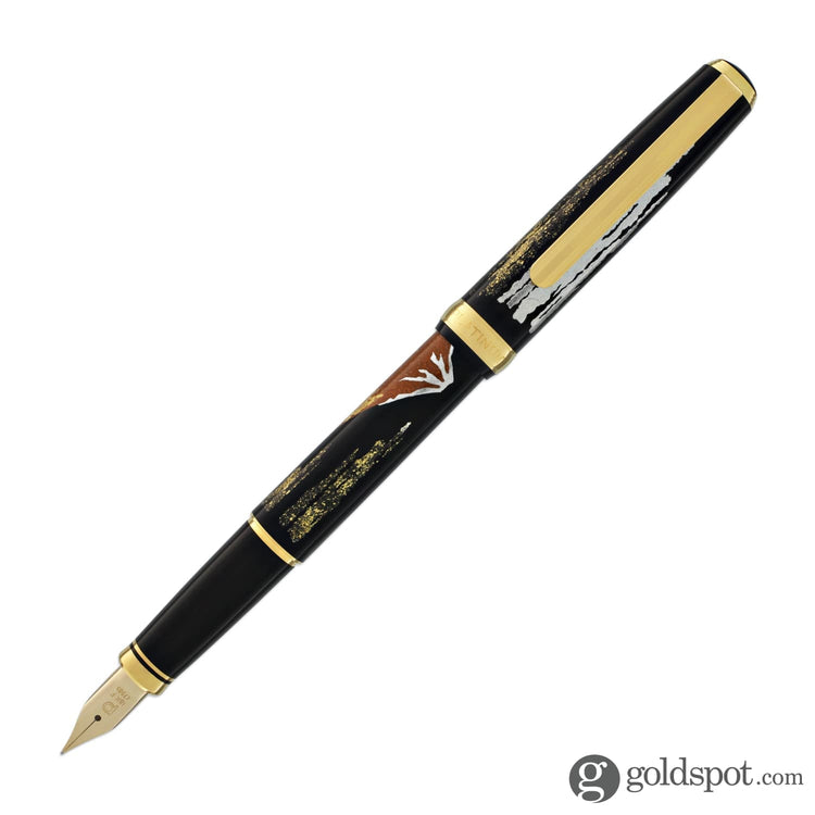 Platinum Classic Maki-e Fountain Pen with Mt. Fuji Design - 18K Gold Medium Fountain Pen